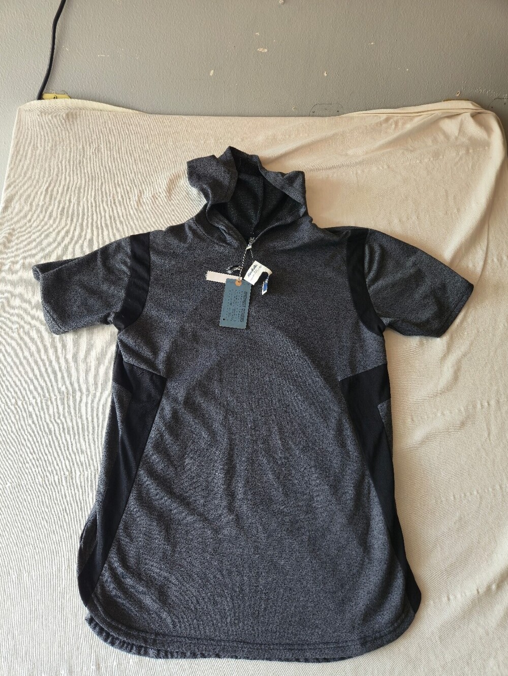 Amongst Others American Legacy Hooded Short Sleeve Shirt Large New With Tags